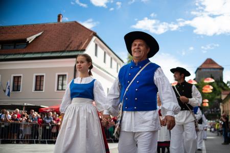 Izjemen obisk zaznamoval 50. Dneve narodnih noš in oblačilne dediščine v Kamniku (Blaž T. Muc)  (53)